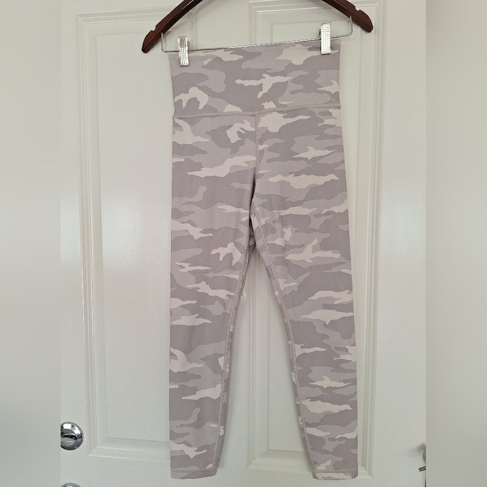 Athleta gray camo leggins size xs